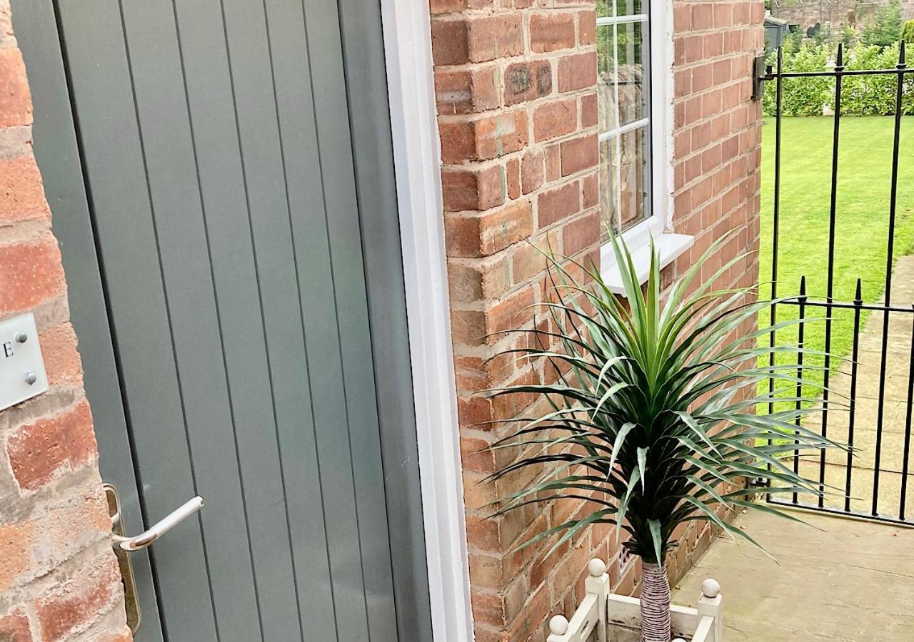 The Lodge Chester - Luxury Apartment For Two, With Free Parking! Hough Green Exterior photo
