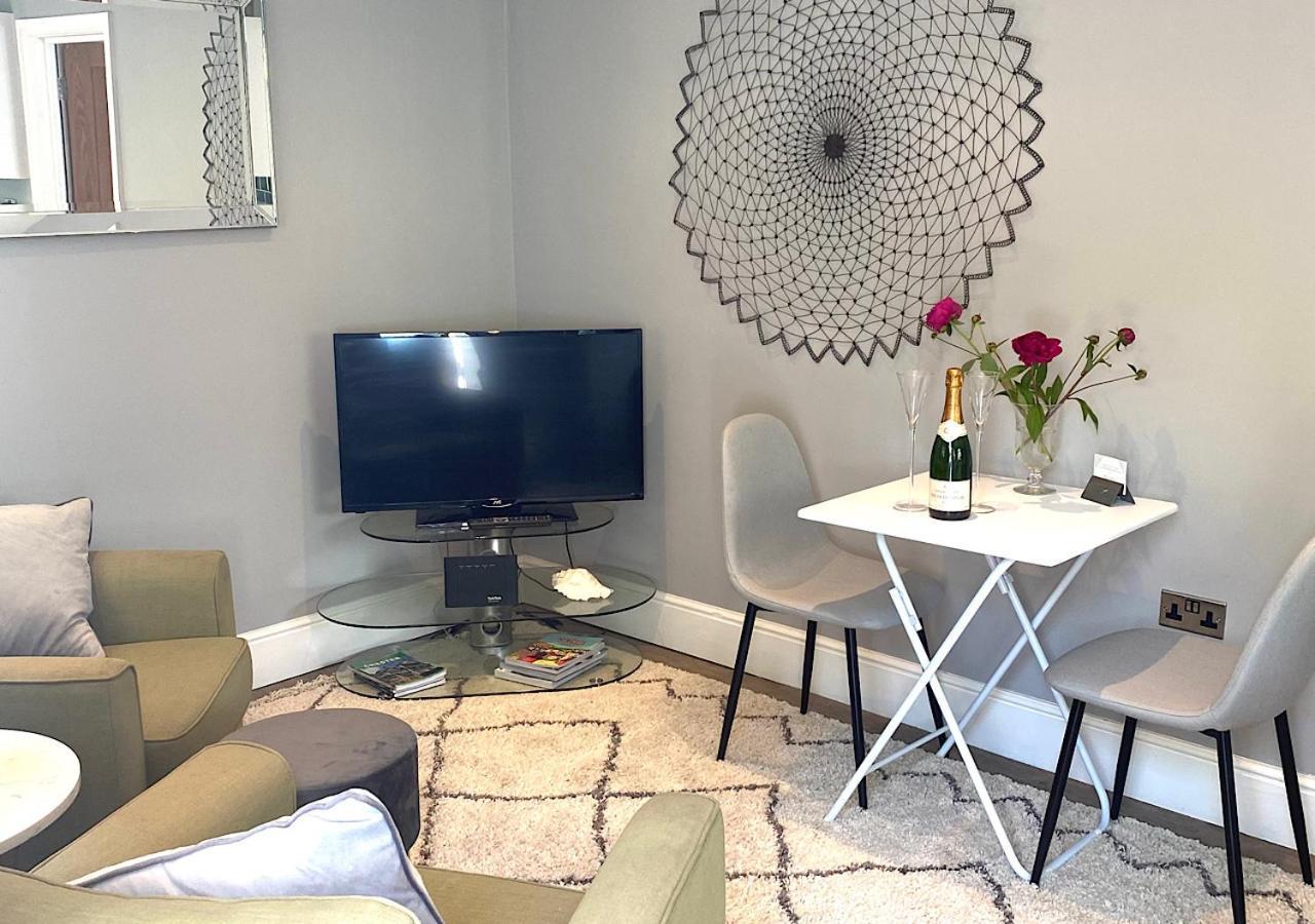 The Lodge Chester - Luxury Apartment For Two, With Free Parking! Hough Green Exterior photo