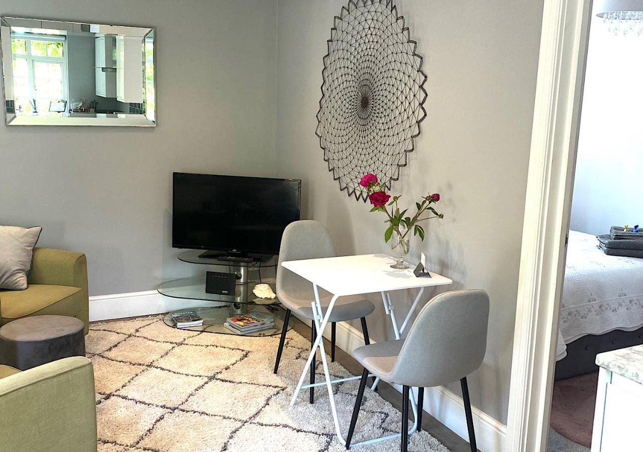 The Lodge Chester - Luxury Apartment For Two, With Free Parking! Hough Green Exterior photo