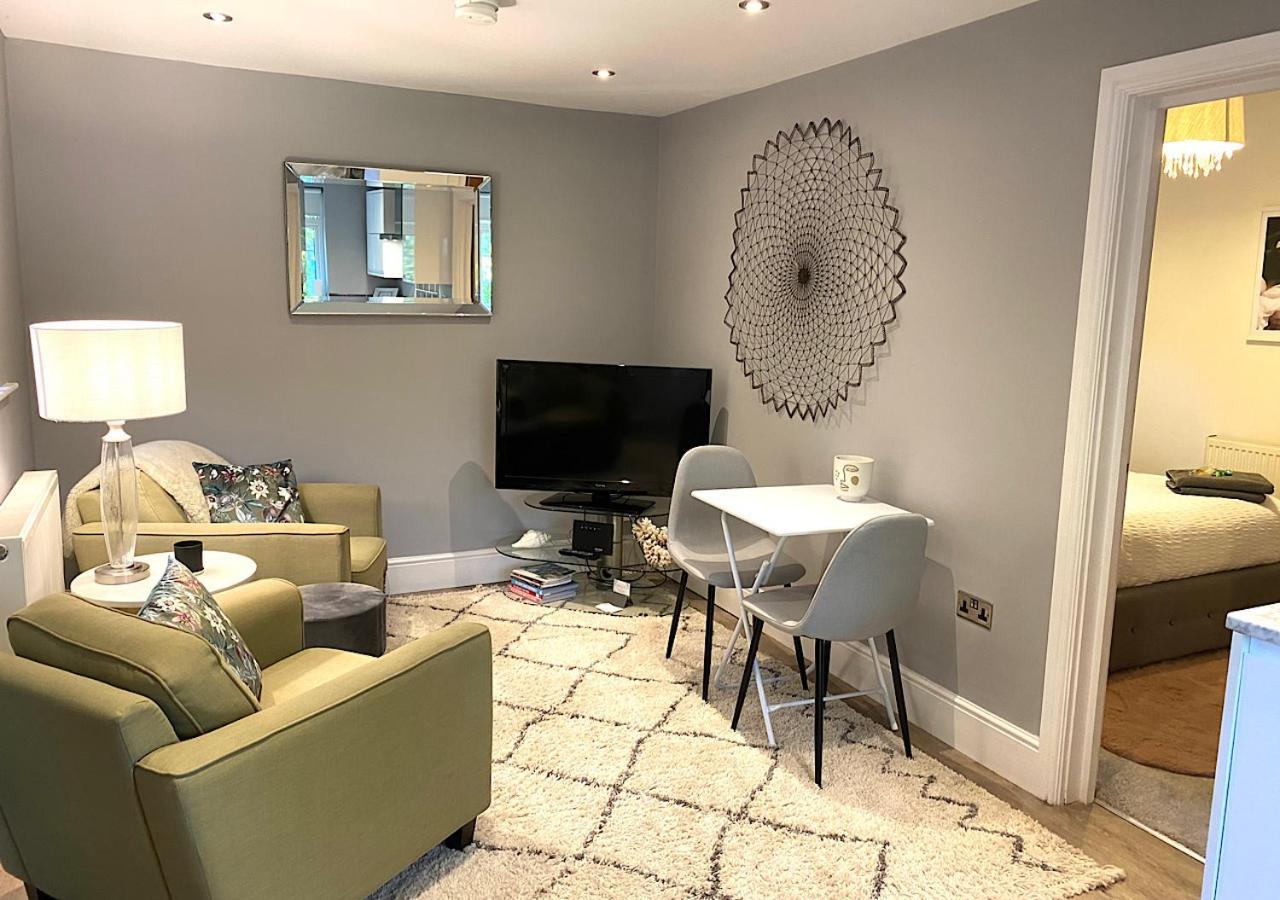 The Lodge Chester - Luxury Apartment For Two, With Free Parking! Hough Green Exterior photo