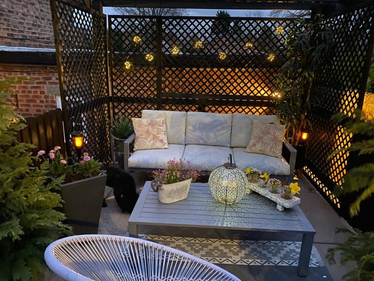 The Lodge Chester - Luxury Apartment For Two, With Free Parking! Hough Green Exterior photo